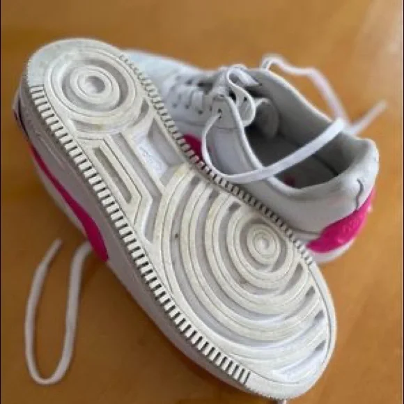 NIKE
AIR FORCE 1
Fashion Sneakers
Shoes
Size 7 - Picture 7 of 9